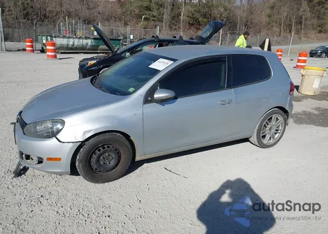 2013 Volkswagen Golf 2.5L 2-Door z USA, uszkodzony, nr VIN WVWAB7AJ3DW042468